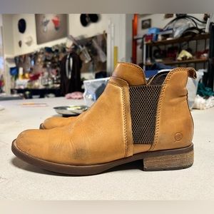 Borne Chelsea Boots